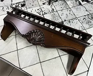 Полка настенная с бортиком